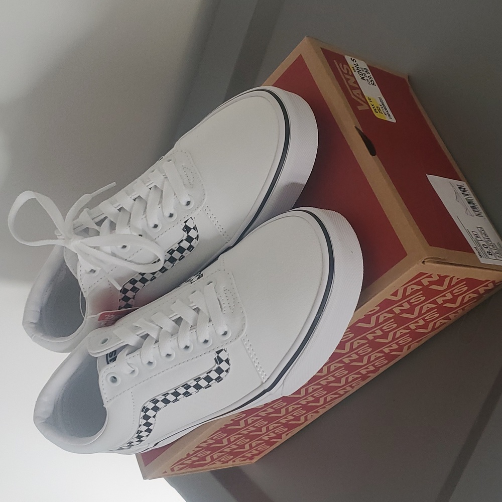 Vans NIB Mens Ward Size 8